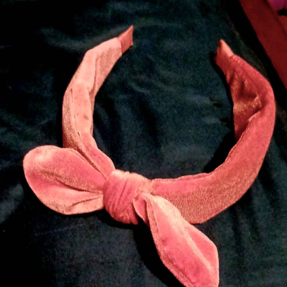 I'm selling a pink headband